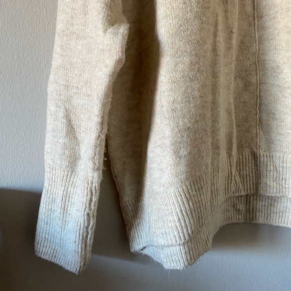 Vince Camuto Tan Beige Cozy Cabin Neutral Minimalist Crewneck Sweater size M - Picture 4 of 9